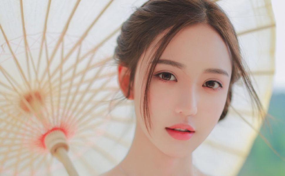 沈阳精神妹王佳颖翻车现场？勾引闺蜜男友开房被堵，全裸挨揍照疯传！