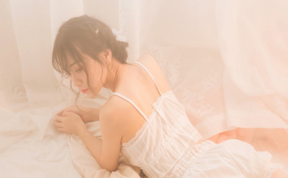 姐姐再爱我一次？推拿店老板娘被亲弟弟撞破与客人激情，弟弟趁姐夫不在竟求欢姐姐！