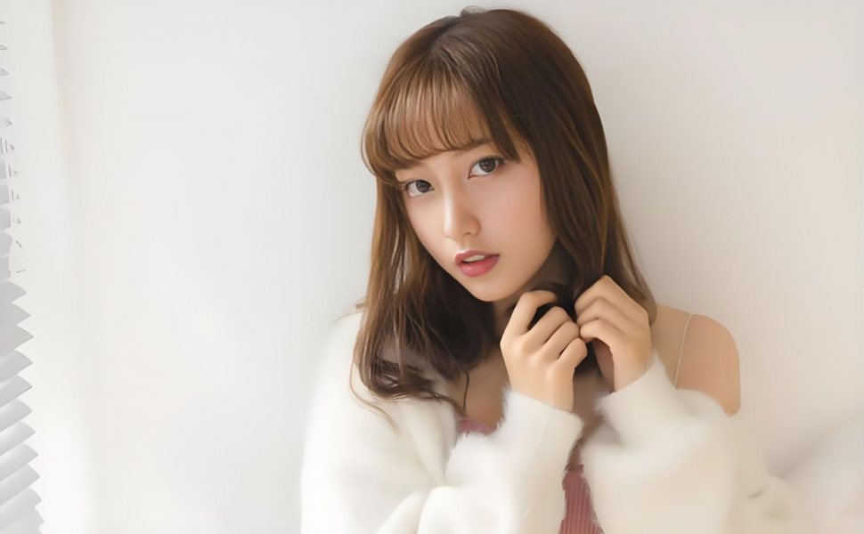 春季公园实拍：大爷与熟女凉亭激情全记录，路人围观惊叹节奏感