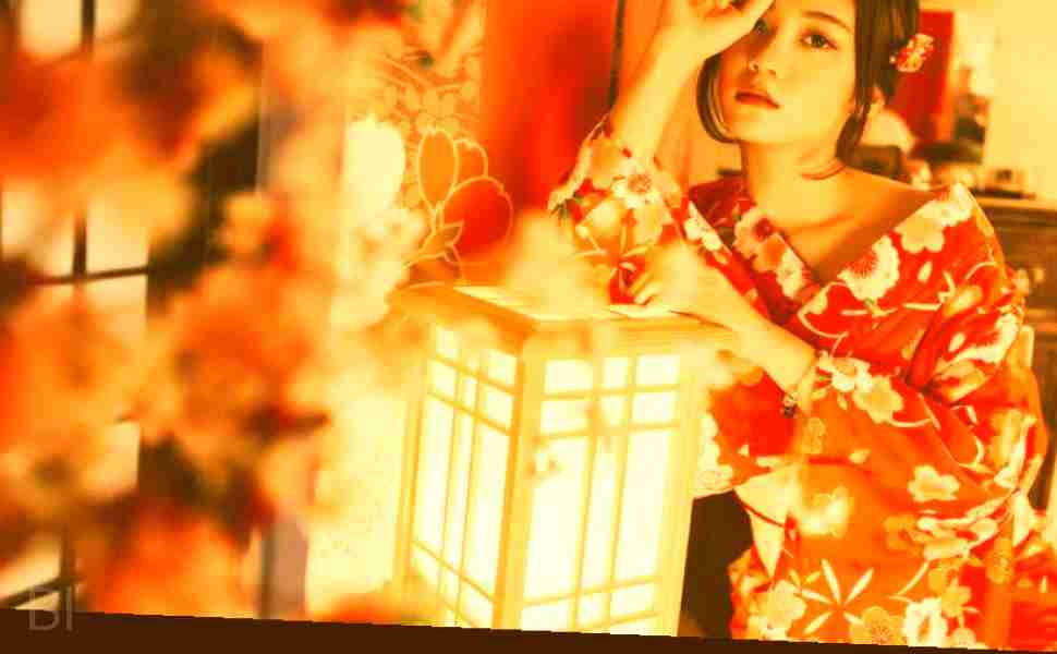 高校女教师万婷被曝私生活混乱！45岁华东理工教师竟高价提供特殊服务？