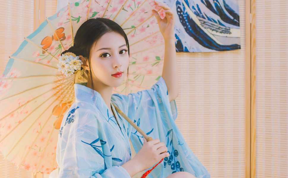 PK输了被硬塞榴莲壳、拖鞋抽打，女网红为打赏拼到这种地步？网友：太离谱了
